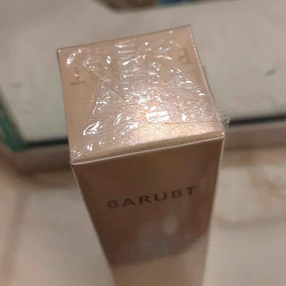 Skin Correcting Foundation - Picture 4 of 4